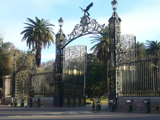 Portones del Parque General San Martín